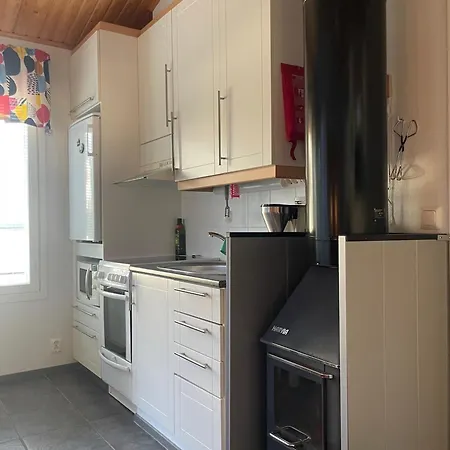 Pikkuhelmi-huvila Шале